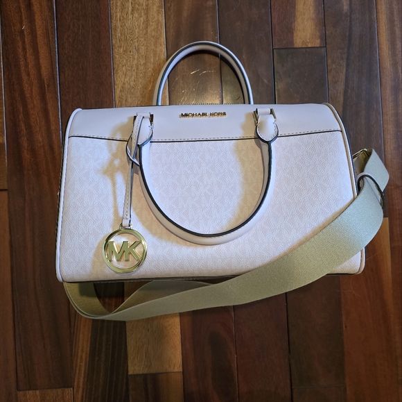 NWOTs Michael Kors Travel Medium Duffle - Picture 1 of 6